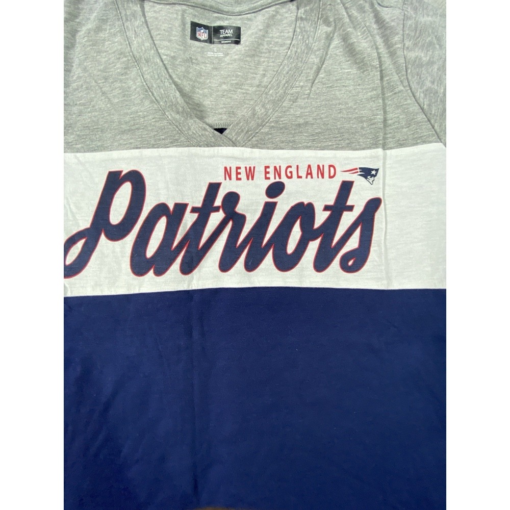 NEW NFL Team Apparel Women Shirt L Spellout New England Patriots Striped V Neck